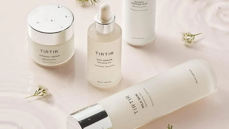 des soins tirtir poser sur une table beige ambiance premium skin care coréenne  collection